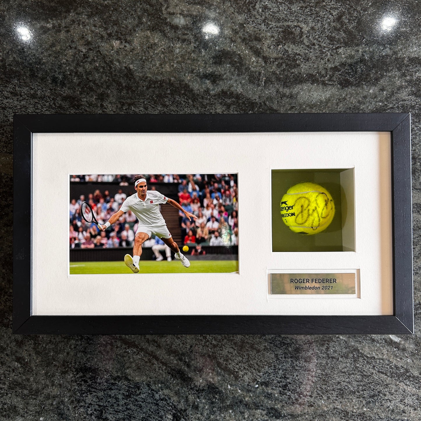 ROGER FEDERER / Signature sur balle de Tennis - Wimbledon 2021