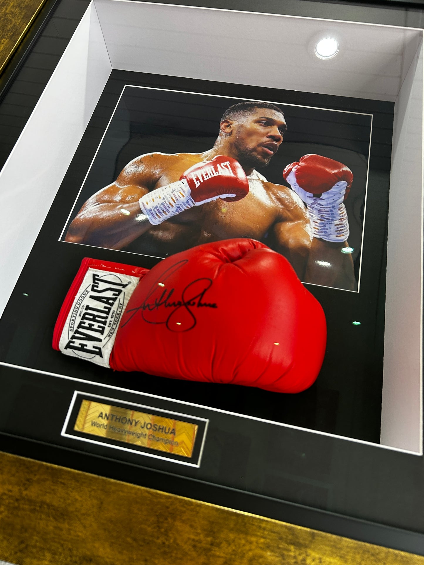 ANTHONY JOSHUA / Signature sur Gant de Boxe Everlast rouge - Certification
