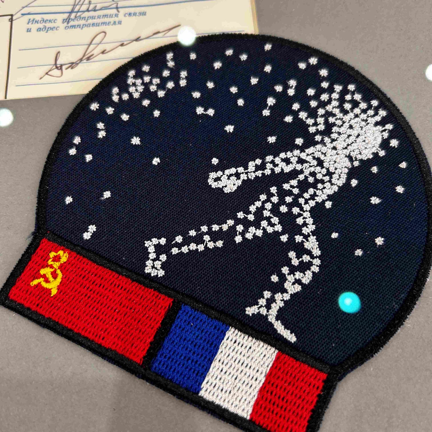 Enveloppe du Premier Jour - Mission SOYOUZ T6 - Tamponnée à bord de la Sation Spatiale SOYOUZ T6 - Signatures de l'équipage