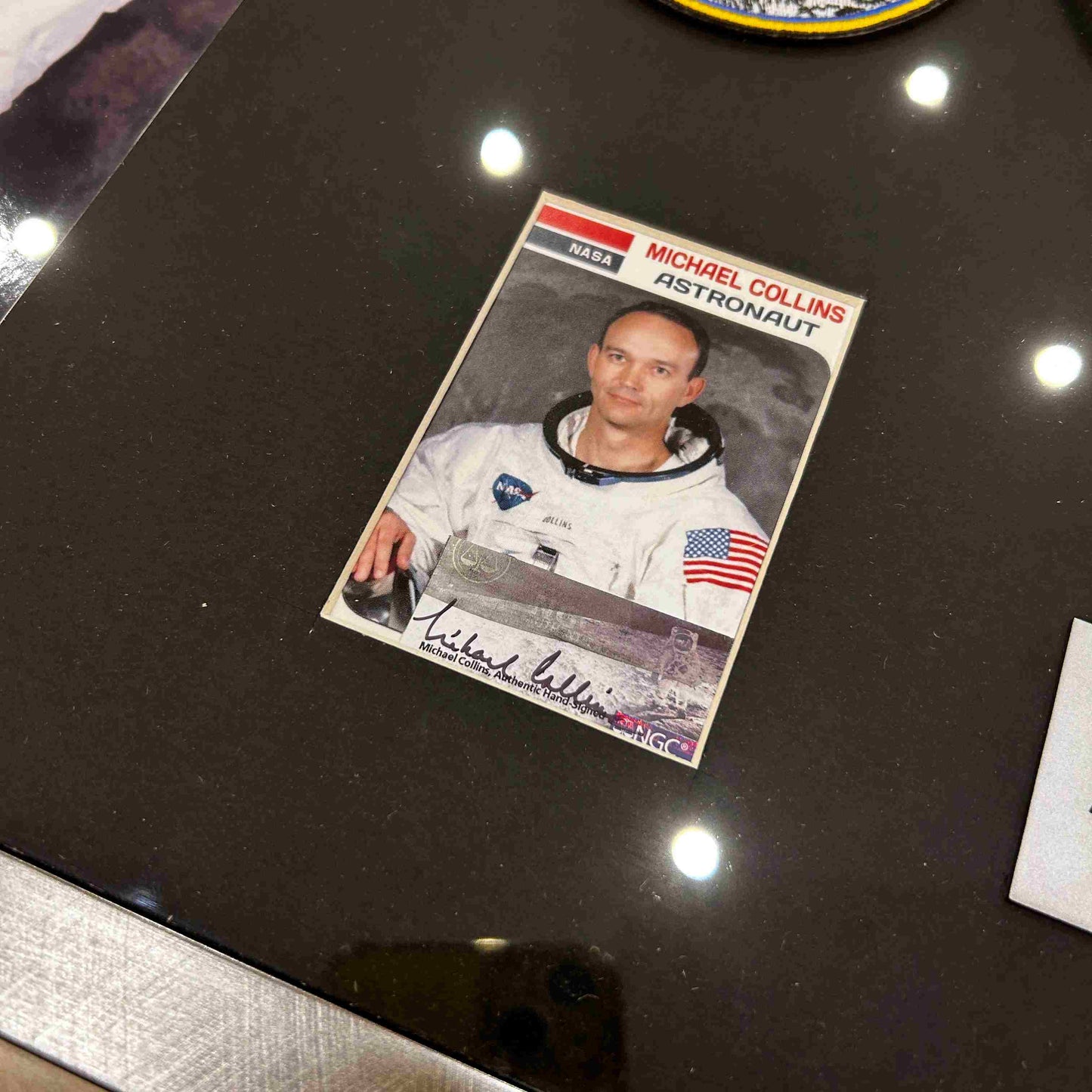 MICHAEL COLLINS / Signature sur photo originale de la NASA - Certification