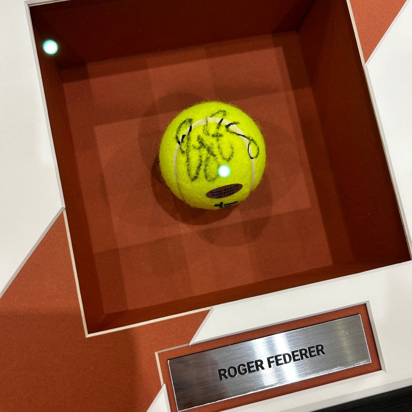 ROGER FEDERER / Signature sur balle de tennis