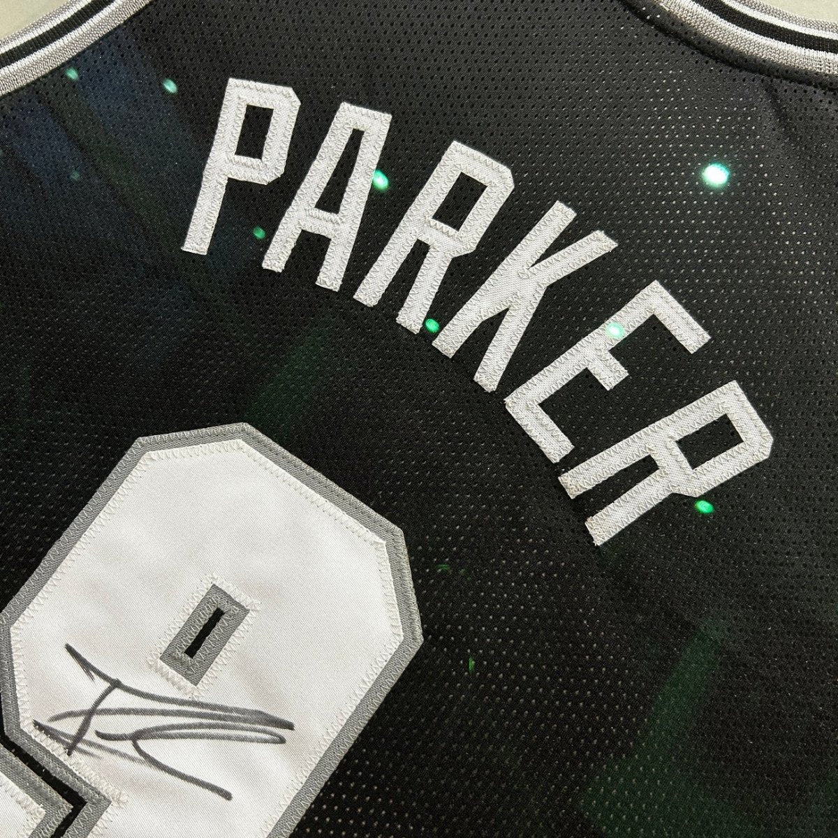 TONY PARKER / Maillot NBA Spurs signé - certification