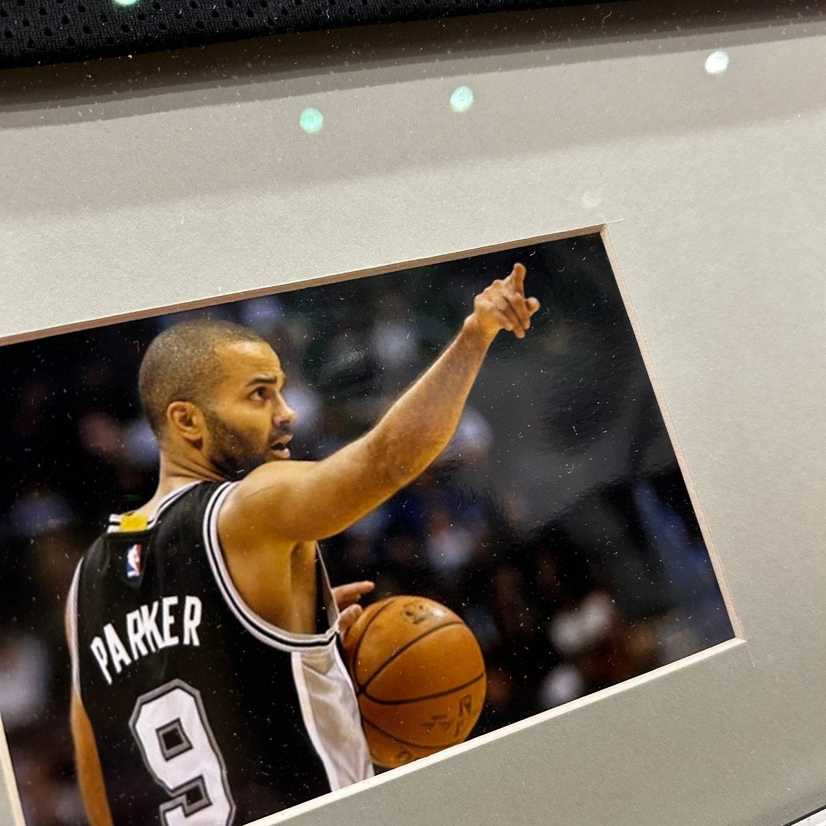 TONY PARKER / Maillot NBA Spurs signé - certification