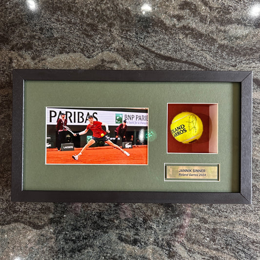 JANNIK SINNER / Signature sur balle de tennis - ROLLAND GARROS 2024