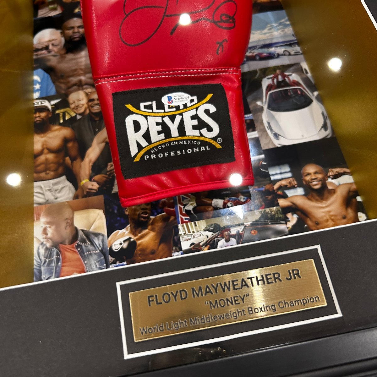FLOYD MAYWEATHER / Signature sur gant de boxe Reyes rouge