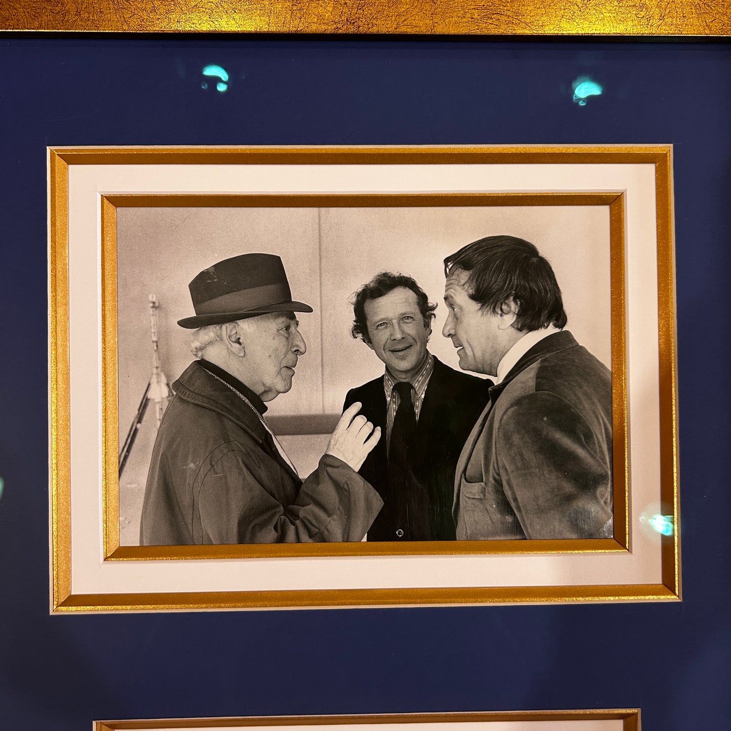 Lettre de et signée par Marc Chagall à Frédéric de Towarnicki + Photo de Presse