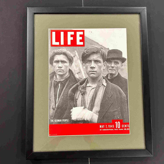 UNE DU MAGAZINE LIFE du 7 Mai 1945