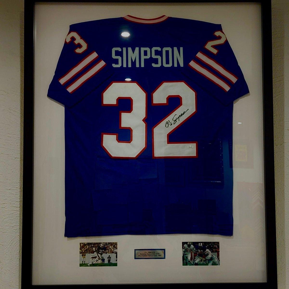 O.J SIMPSON / Signature sur maillot de NFL Bills de Buffalo