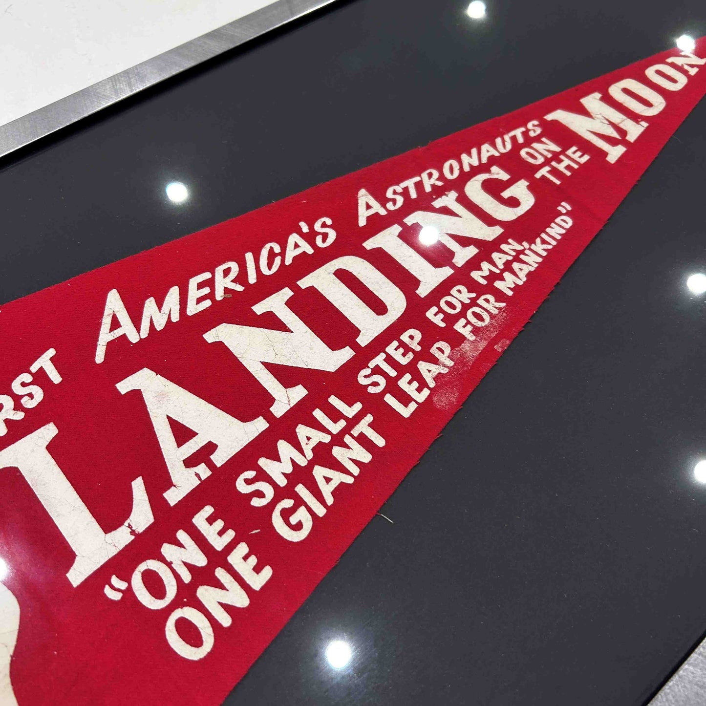 FANION ORIGINAL - FIRST MAN ON THE MOON - 20 JUILLET 1969