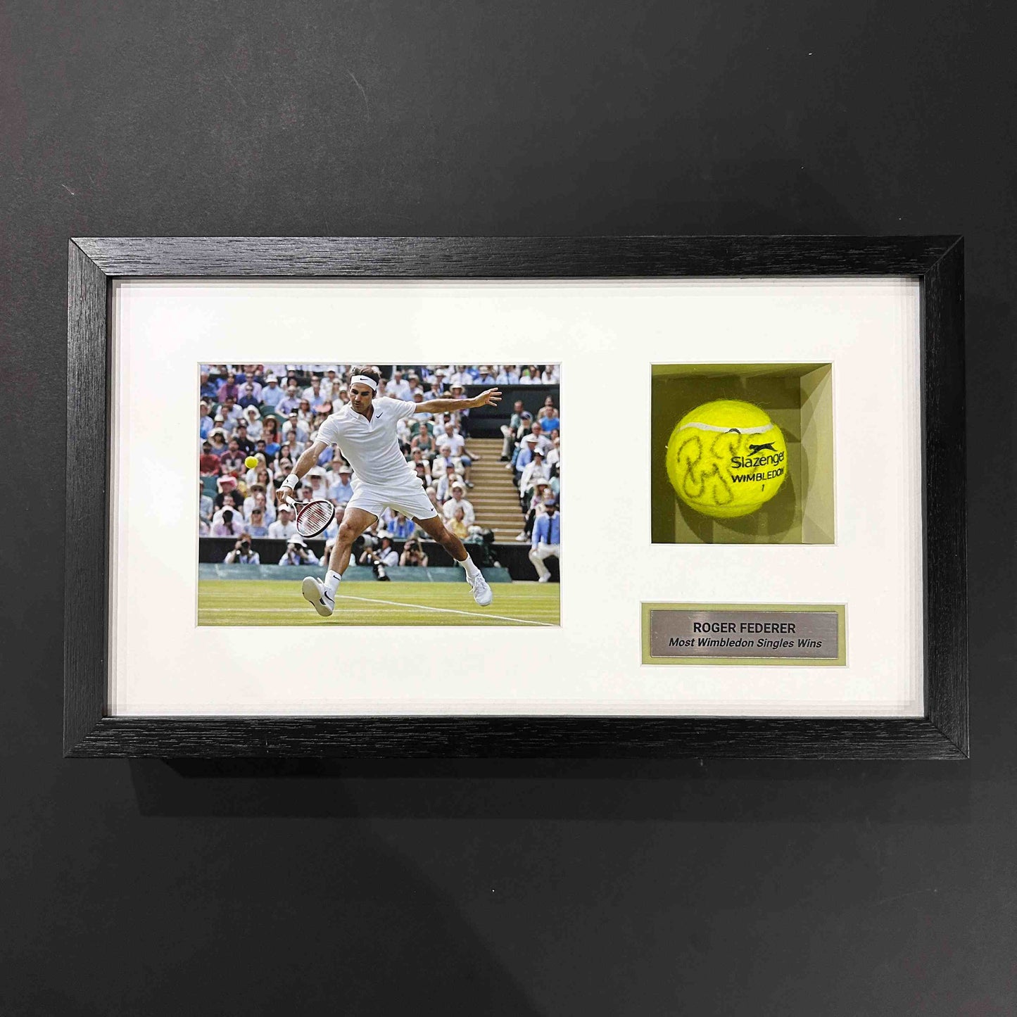 ROGER FEDERER / Signature sur balle de tennis Wimbledon
