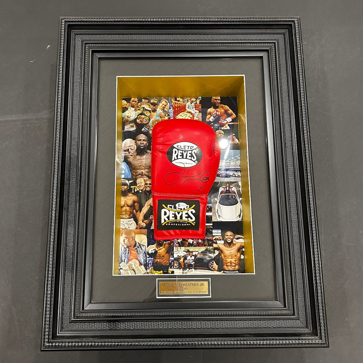 FLOYD MAYWEATHER / Signature sur gant de boxe Reyes rouge