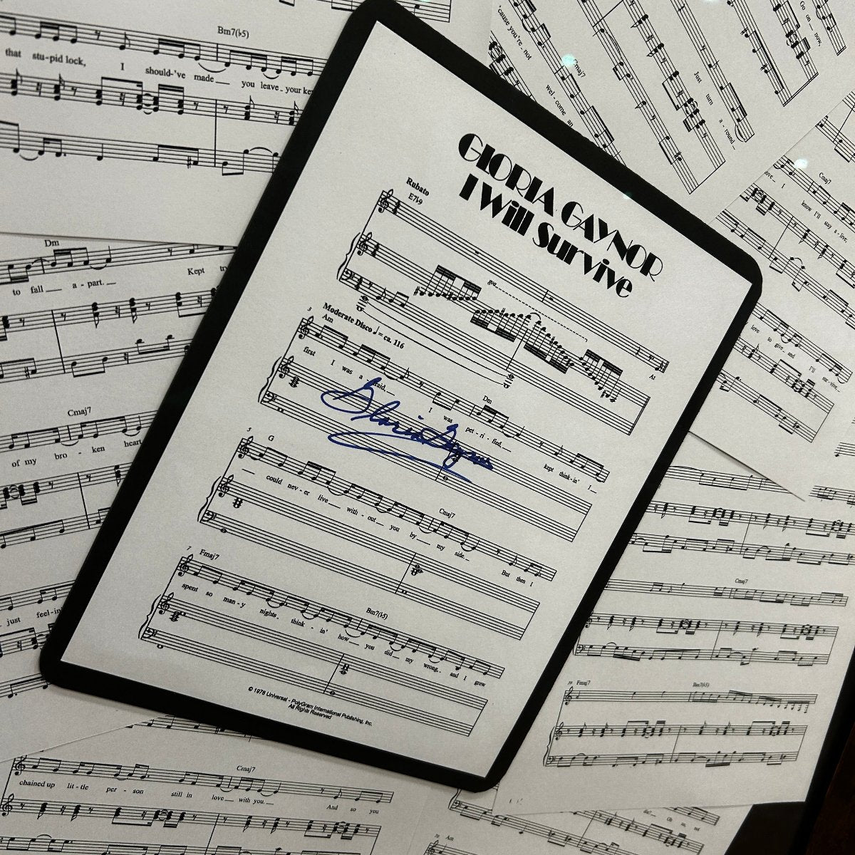 GLORIA GAYNOR / Signature sur partition I will survive - Certification