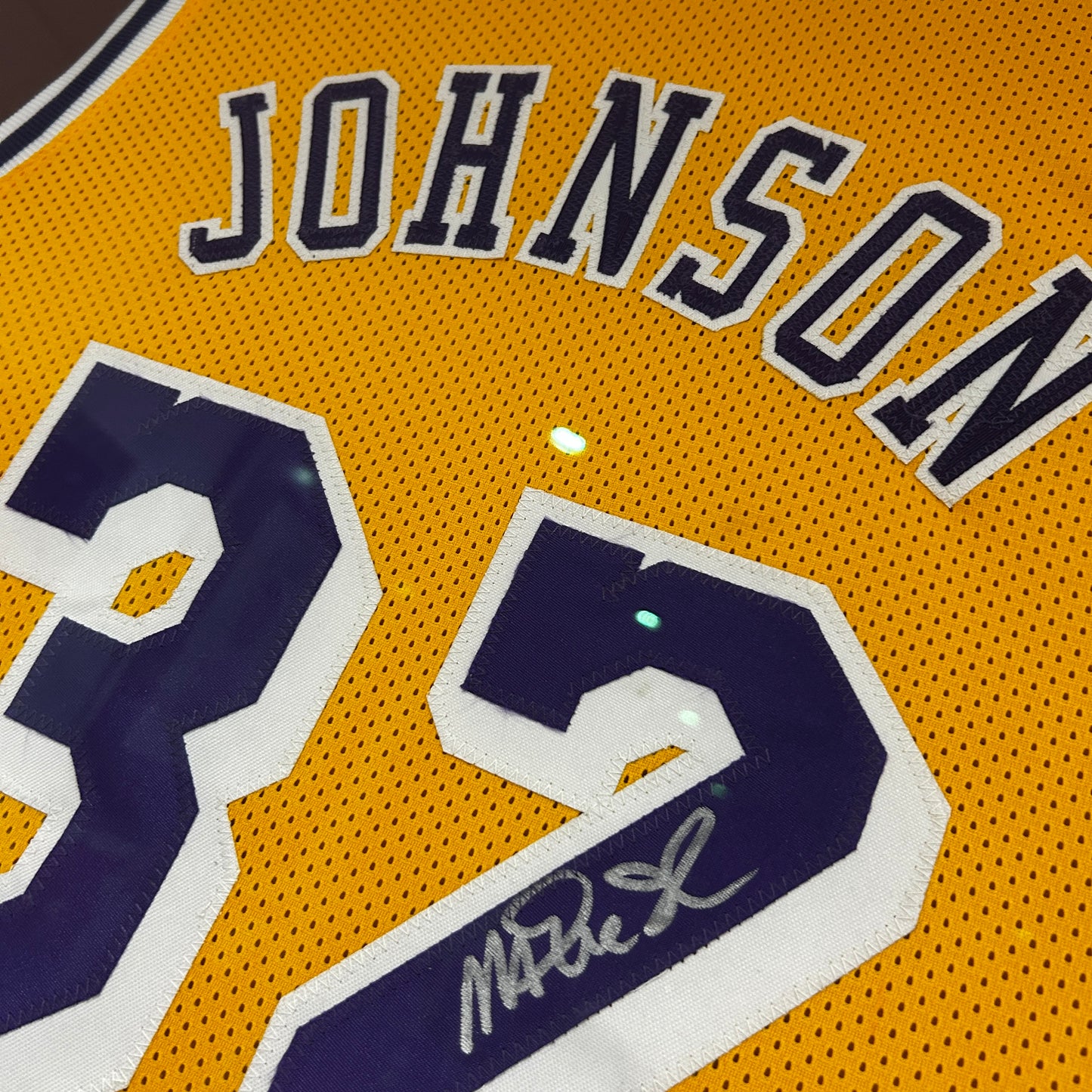 MAGIC JOHNSON / Maillot NBA Lakers signé - Certification