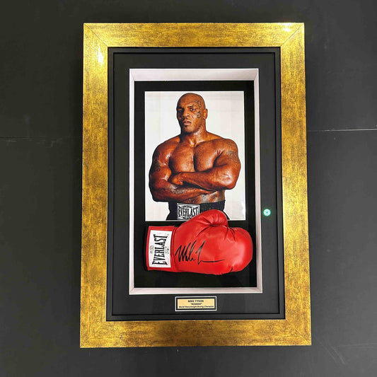 MIKE TYSON / Signature sur Gant de boxe Everlast Rouge - Certification