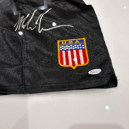 MIKE TYSON - Signature sur short  - Certification