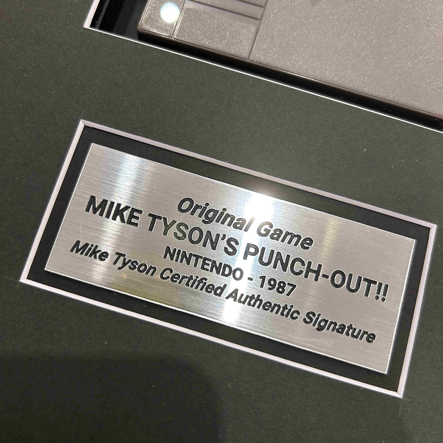 MIKE TYSON / Signature jeu Punch Out Nintendo Nes - Certification