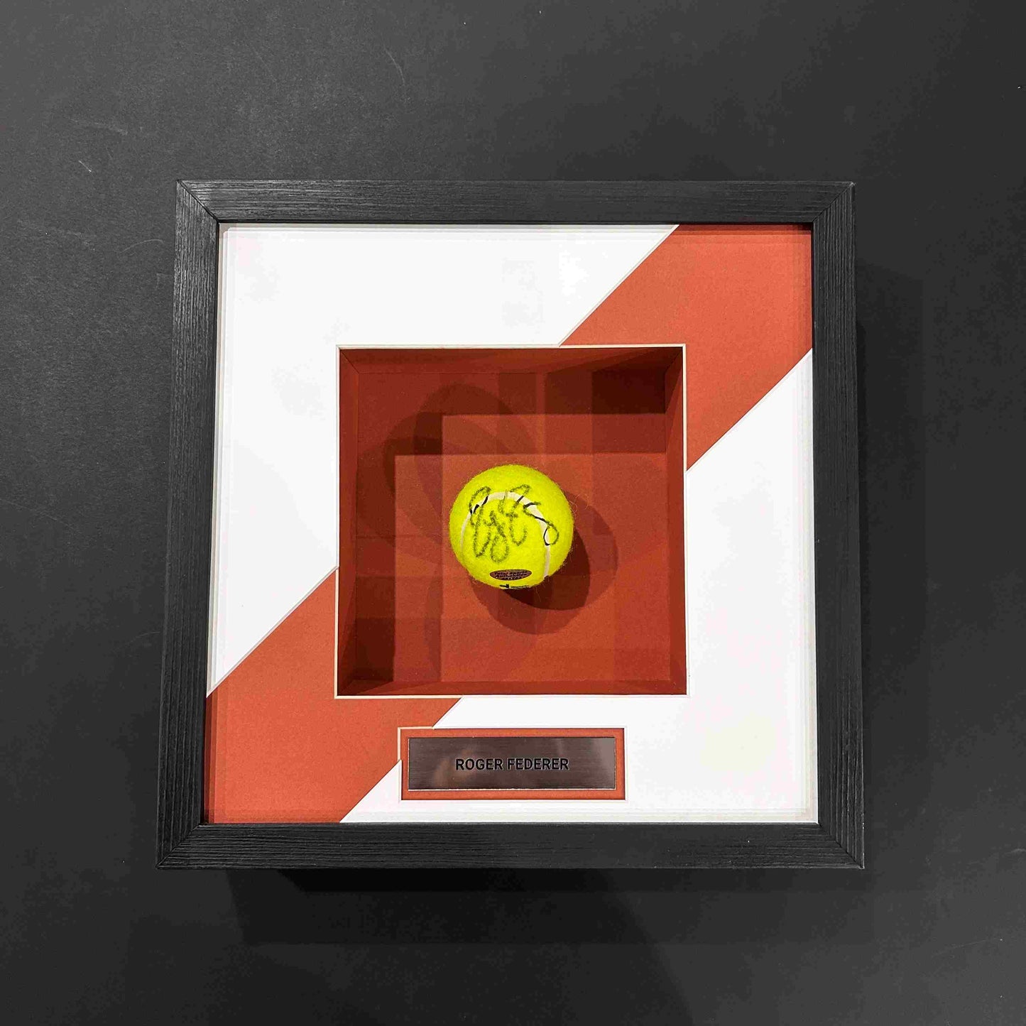 ROGER FEDERER / Signature sur balle de tennis