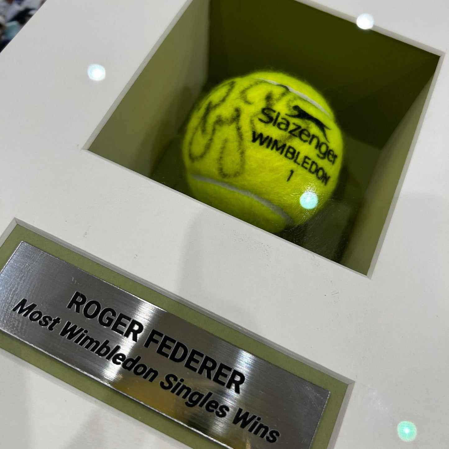 ROGER FEDERER / Signature sur balle de tennis Wimbledon
