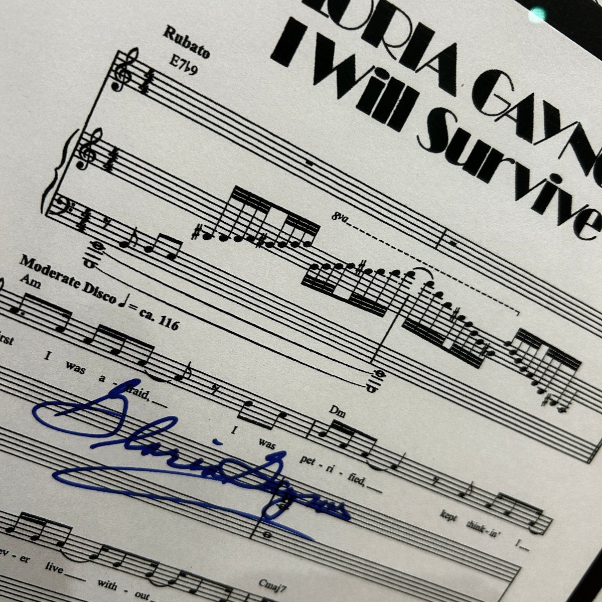 GLORIA GAYNOR / Signature sur partition I will survive - Certification