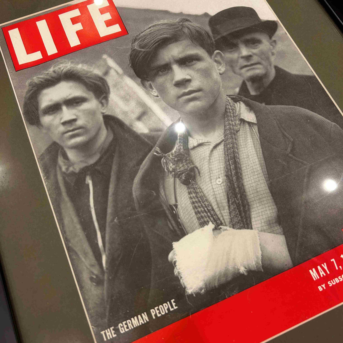 UNE DU MAGAZINE LIFE du 7 Mai 1945